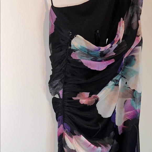 Black and Pink Asymmetrical One-Shoulder Bodycon Dress - Picture 3 of 7